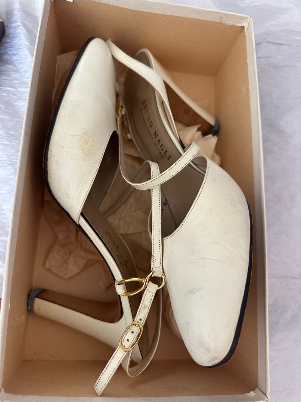 Bruno Magli Ivory Leather Slingback Pumps with Gold Buckle Vintage 9N